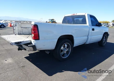 2004 Chevrolet Silverado 1500 Work Truck z USA, uszkodzony, nr VIN 1GCEC14X24Z317015